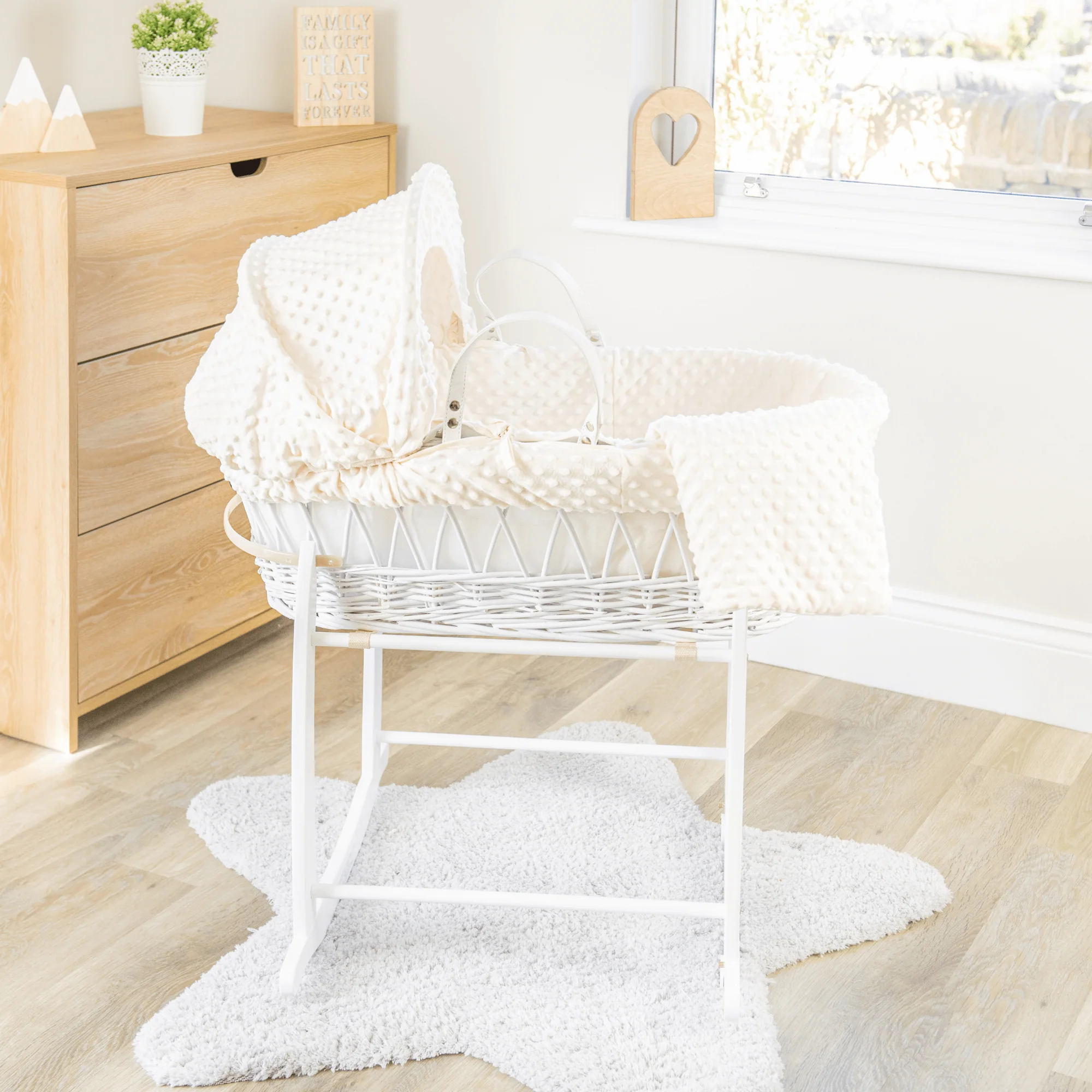 Dimple White Wicker Moses Basket - Image 14